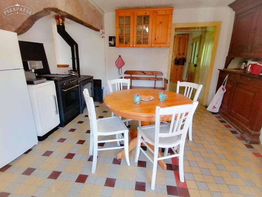 Ferme De Ma Grand-Mere Le Haut-du-Them Εξωτερικό φωτογραφία